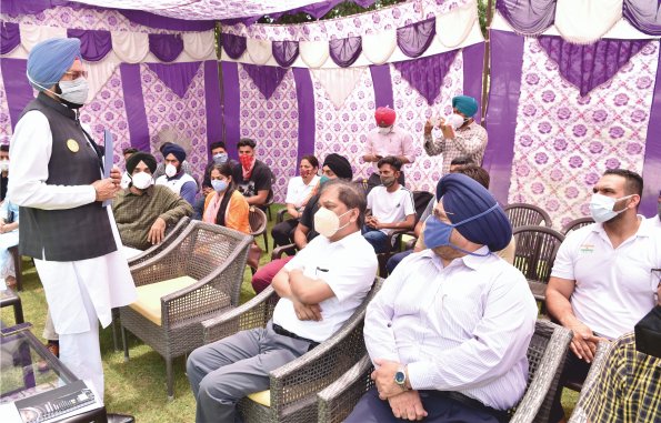 खेल विभाग द्वारा प्रशिक्षण के लिए साजो-सामान बाँटने की ऐतिहासिक पहलकदमी