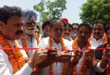 डॉ राजकुमार वेरका ने आज अपने हलके छेहरटा स्तिथ प्रताप इन्क्लेव में नये टूबवेल का उद्घाटन किया