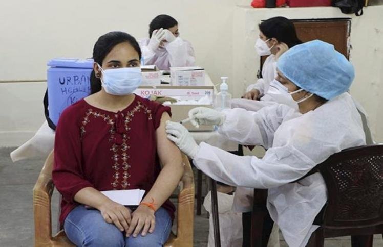 उपलब्धता के आधार पर सभी 18-45 साल आयु वर्ग के टीकाकउपलब्धता के आधार पर सभी 18-45 साल आयु वर्ग के टीकाकरण का किया ऐलानरण का किया ऐलान