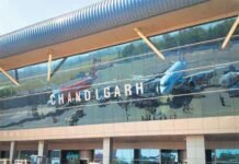 चंडीगढ़ इंटरनेशनल एयरपोर्ट लिमिटेड ने मुख्यमंत्री को अंतरिम लाभांश का 3.20 करोड़ रुपए का चैक सौंपा