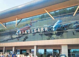चंडीगढ़ इंटरनेशनल एयरपोर्ट लिमिटेड ने मुख्यमंत्री को अंतरिम लाभांश का 3.20 करोड़ रुपए का चैक सौंपा