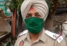 भारत के ‘आजाद ‘ के बुत से चोरी हो जाते हैं झंडे