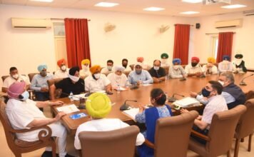 पंजाब के मुख्यमंत्री ‘भारतमाला परियोजना’ के अंतर्गत ऐक्वायर होने वाली ज़मीन के लिए किसानों के मुआवज़े के मुद्दे को लेकर गडकरी से मिलेंगे वित्त कमिश्नर राजस्व को किसानों के खातों में अति अल्प मुआवज़ा राशि न डालने के आदेश