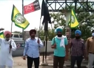 ਕਾਲਜੀ ਸਟੂਡੈਂਟਸ ਵੱਲੋਂ ਅੰਮ੍ਰਿਤਸਰ ਦੇ ਭੰਡਾਰੀ ਪੁਲ ਤੇ ਕਿਸਾਨਾਂ ਦੇ ਹੱਕ ਵਿਚ ਕੀਤਾ ਰੋਸ ਪ੍ਰਦਰਸ਼ਨ