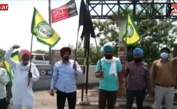 ਕਾਲਜੀ ਸਟੂਡੈਂਟਸ ਵੱਲੋਂ ਅੰਮ੍ਰਿਤਸਰ ਦੇ ਭੰਡਾਰੀ ਪੁਲ ਤੇ ਕਿਸਾਨਾਂ ਦੇ ਹੱਕ ਵਿਚ ਕੀਤਾ ਰੋਸ ਪ੍ਰਦਰਸ਼ਨ