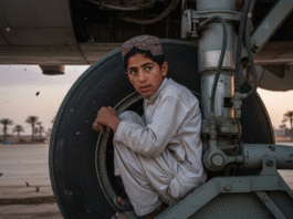 13 साल का लड़का जहाज के पहिए में छुप कर भारत पहुंचा