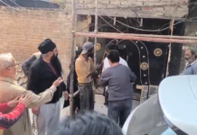 गुरुनगरी अमृतसर के गोल्डन एवेन्यू में कार पार्किंग को लेकर झगड़ा, CCTV में कैद हुई पूरी घटना