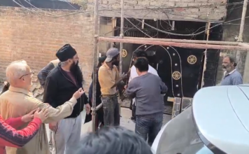गुरुनगरी अमृतसर के गोल्डन एवेन्यू में कार पार्किंग को लेकर झगड़ा, CCTV में कैद हुई पूरी घटना