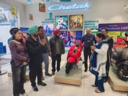 दोआबा ऑटोमोबाइल, कोर्ट रोड अमृतसर में नए बजाज चेतक का भव्य लॉन्च