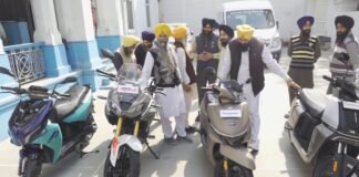 सचखंड श्री हरिमंदिर साहिब के प्रति गहरी श्रद्धा, गुरु घर से की नई शुरुआत / TVS कंपनी ने भेंट की अपनी नई चार गाड़ियां