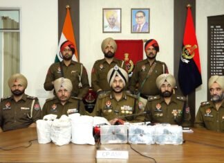 खेतों की आड़ में नशा तस्करी का बड़ा खुलासा, 10 आरोपी हथियारों सहित गिरफ्तार