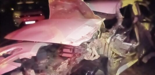 गुरदासपुर में बड़ा हादसा टला: 2 किमी लंबी ट्रॉली कतार में कार घुसी, उड़े परखच्चे