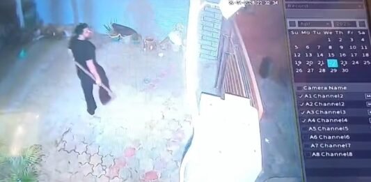 AAP सरपंच पर घर के बाहर हथियारों के साथ धमकाने का आरोप, CCTV वीडियो वायरल