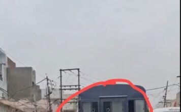 अमृतसर में कैदियों की बस रास्ते में खराब, पुलिसकर्मियों ने लगाया धक्का; वायरल वीडियो से सुरक्षा पर सवाल