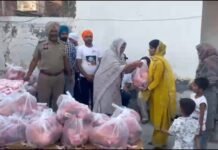गुरदासपुर के पुलिस ASI सतनाम सिंह बने मिसाल, 7 साल से जरूरतमंदों को बांट रहे राशन, बेटियों के विवाह में देते हैं ₹5100 शगुन