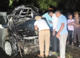 जंडियाला गुरु नेशनल हाईवे पर खड़ी कार में लगी भीषण आग, बाल-बाल बची 4 लोगों की जान