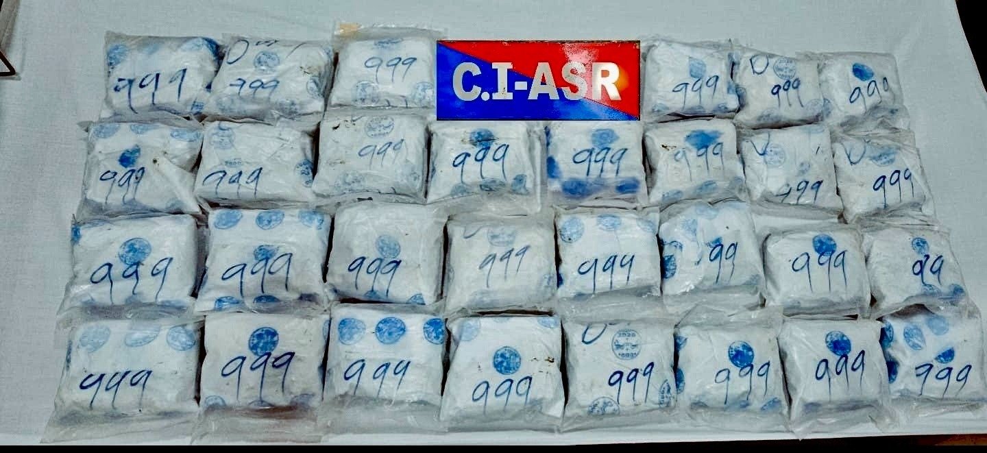 अमृतसर में पंजाब पुलिस की बड़ी कार्रवाई, 30 किलो हेरोइन के साथ दो तस्कर गिरफ्तार।
