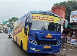 मुख्यमंत्री तीर्थ यात्रा बस पर हमला: अमृतसर में 2 अज्ञात युवकों पर केस दर्ज, श्रद्धालुओं से भरी बस का रास्ता रोका