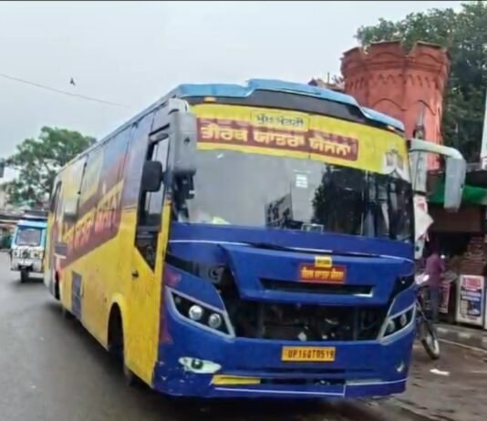 मुख्यमंत्री तीर्थ यात्रा बस पर हमला: अमृतसर में 2 अज्ञात युवकों पर केस दर्ज, श्रद्धालुओं से भरी बस का रास्ता रोका