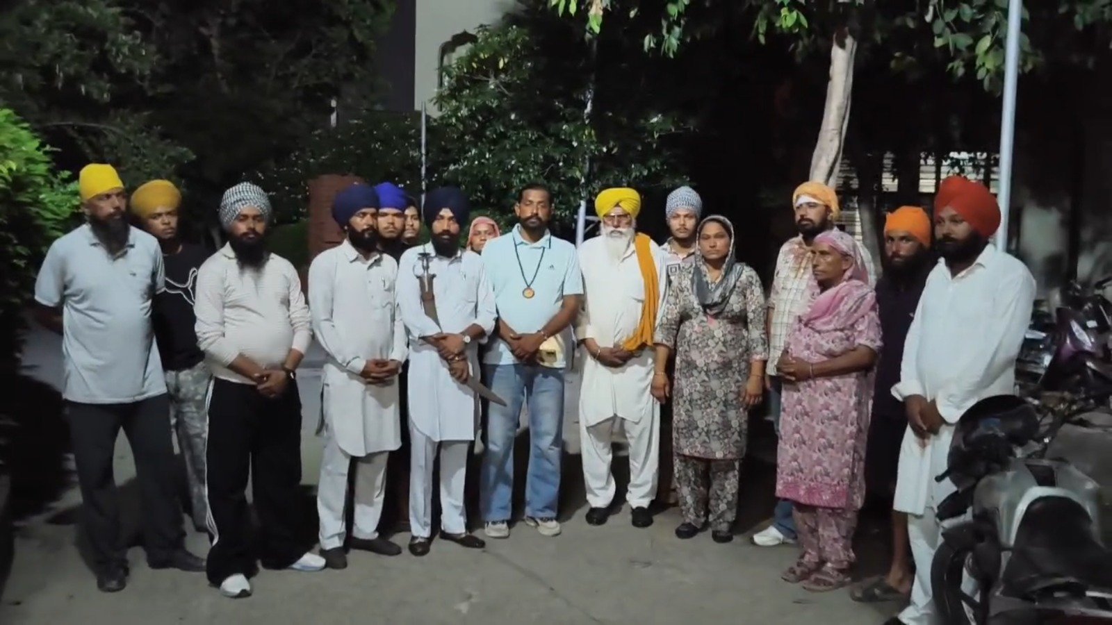 फतेहपुर में नशेड़ियों का तांडव: नशा करने से रोकने पर पंजाब पुलिस कर्मी के घर में घुसकर हमला, पथराव में घायल